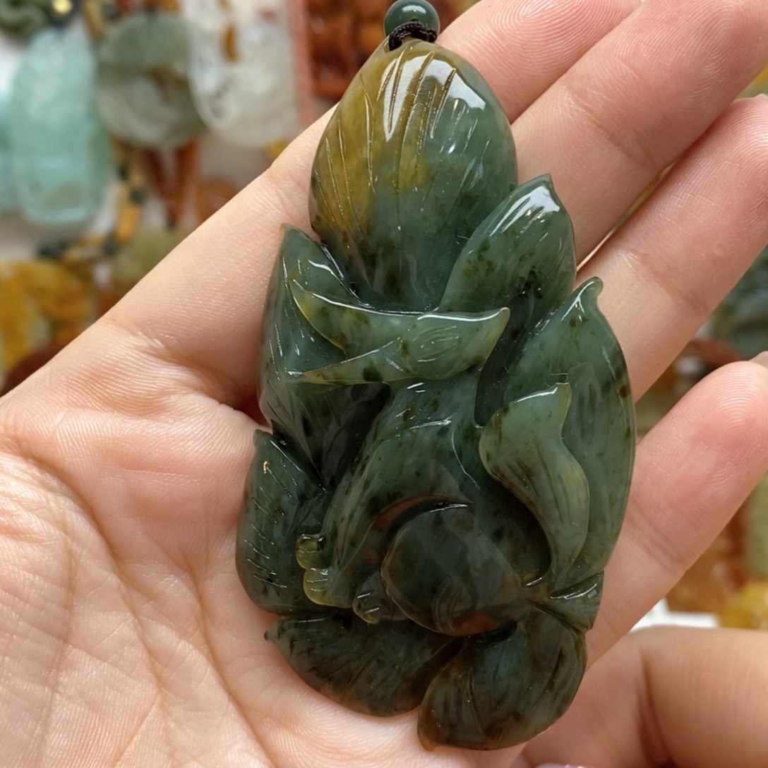 蛇纹石玉颈饰未镶嵌