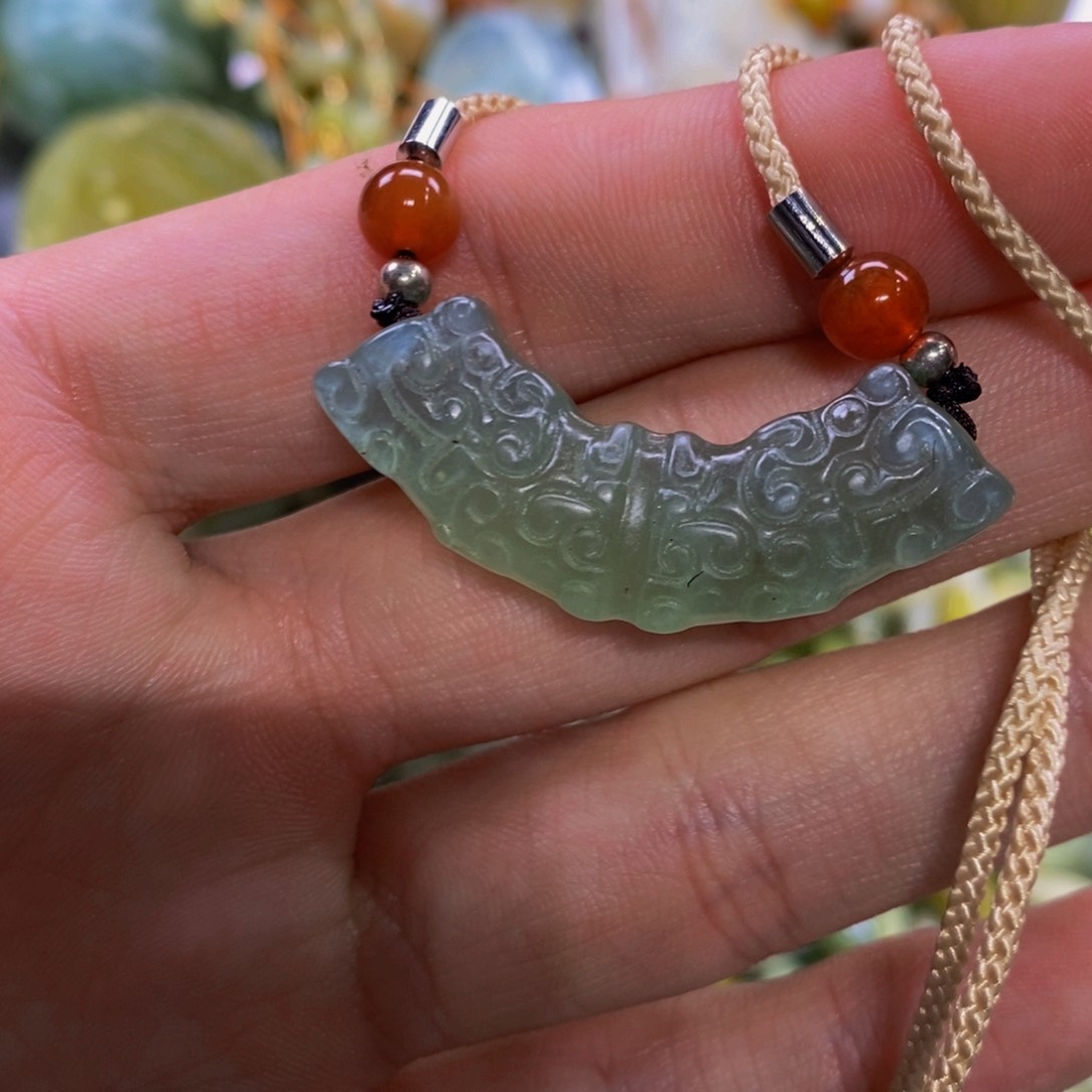 蛇纹石玉吊坠未镶嵌