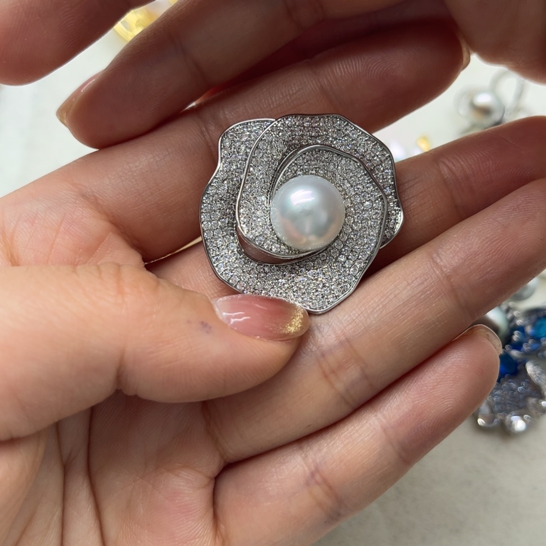 海水珍珠胸饰合金