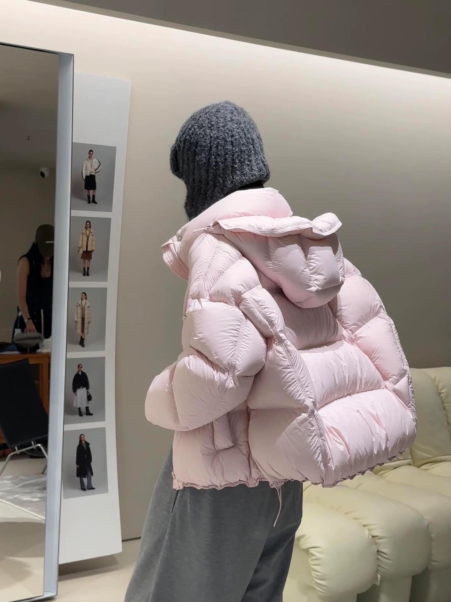 2025冬新款云朵泡芙连帽羽绒服女短款韩系宽松小个子外套