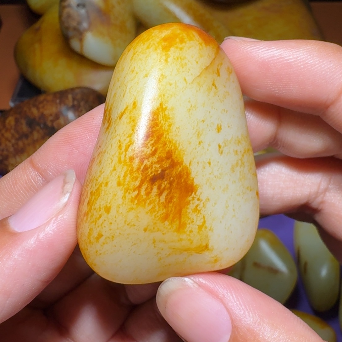 我***和田玉未镶嵌颈饰