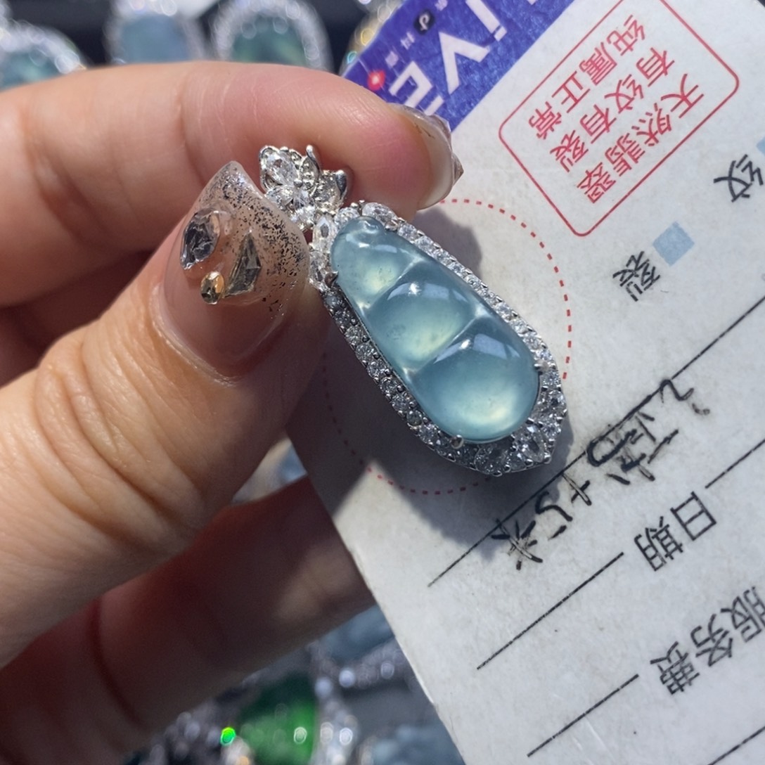 翡翠颈饰未镶嵌翡翠