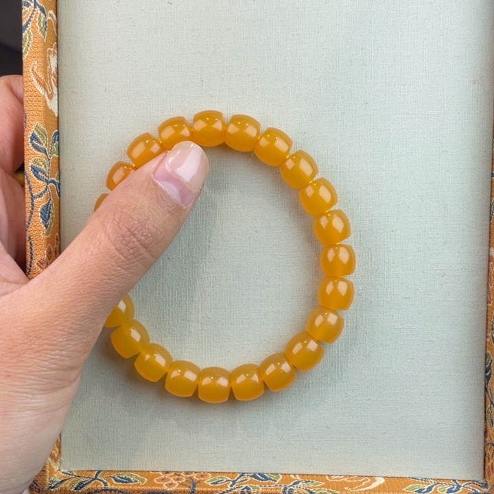 石英质玉（缅黄）手串未镶嵌曾****哈