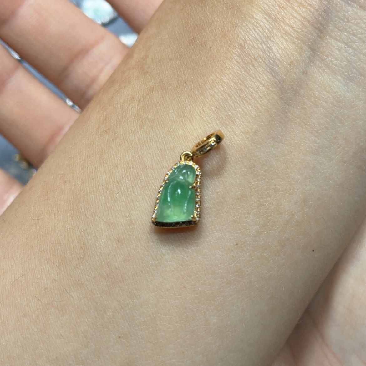 【闪购商品】翡翠吊坠(不含链)18K金镶嵌