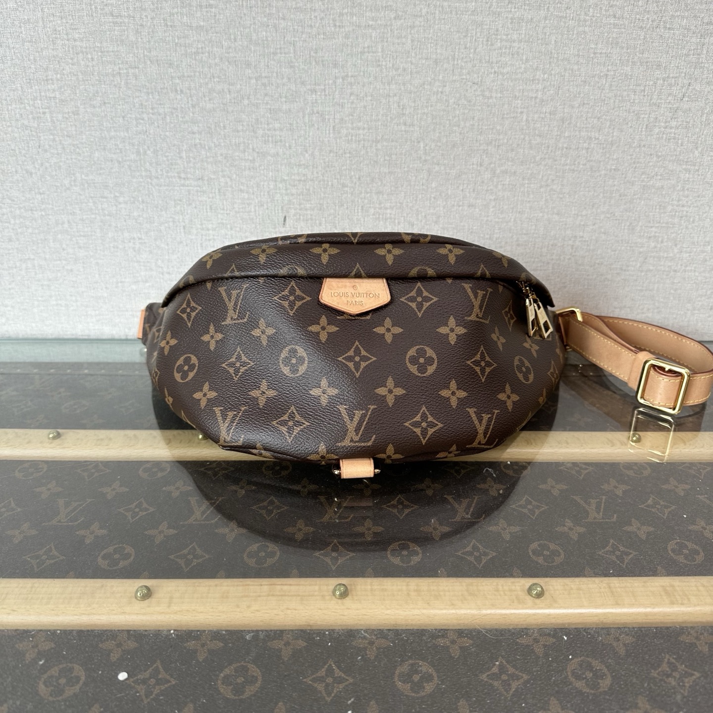 95新 LV 路易威登芯片经典老花胸包腰包 01024