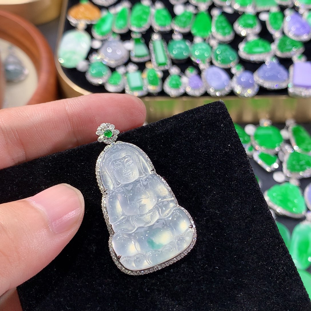 翡翠18K金镶嵌颈饰