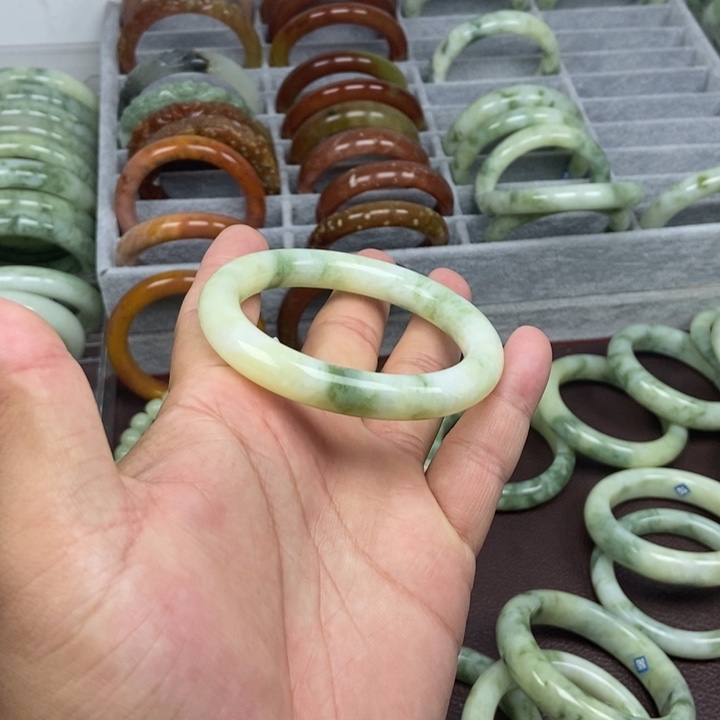 蛇纹石玉手镯未镶嵌渐***d