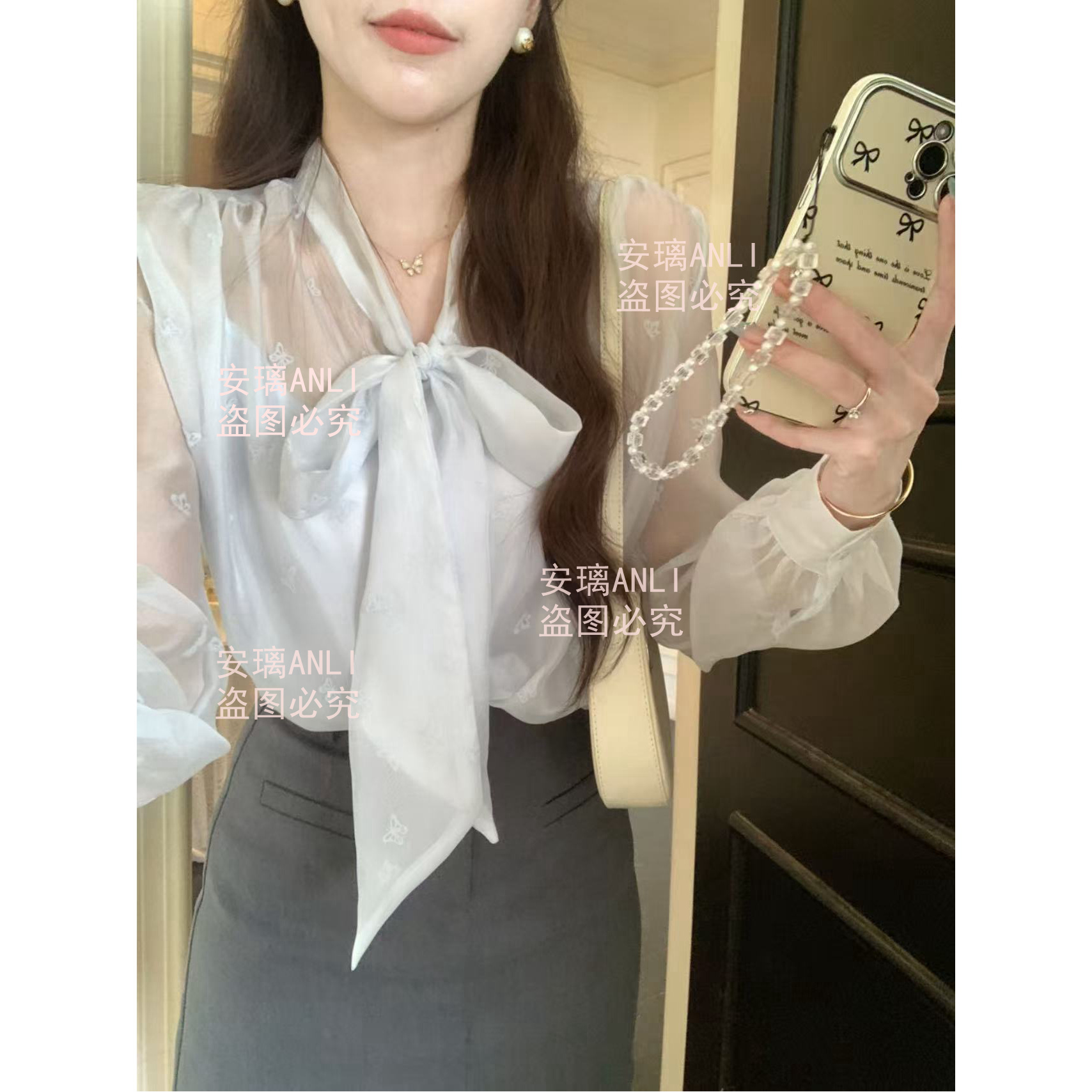 安璃 优雅气质植绒小蝴蝶印花绑带衬衣