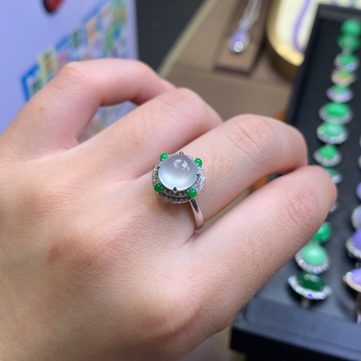 翡翠18K金镶嵌颈饰翡翠