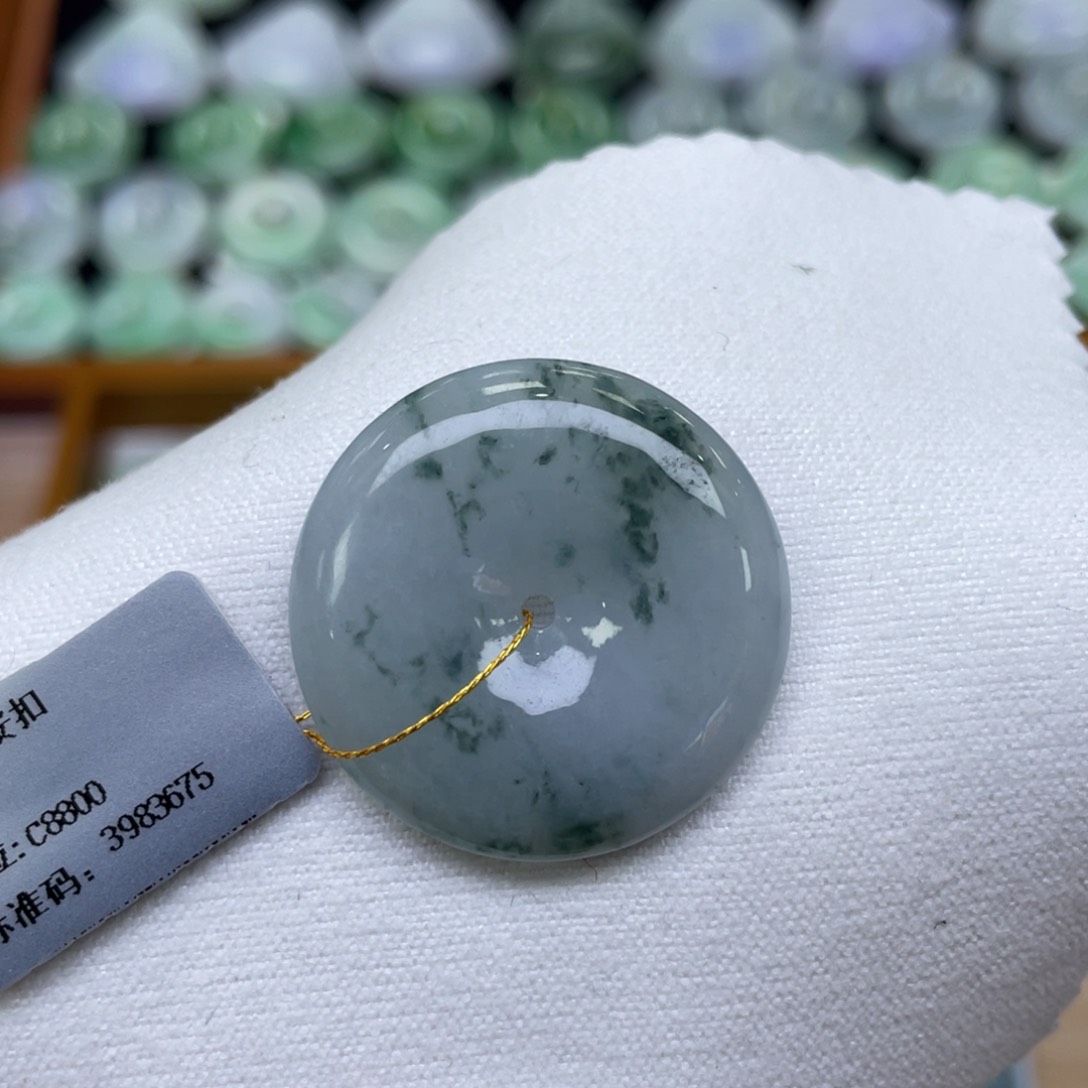 颈饰未镶嵌翡翠平安扣