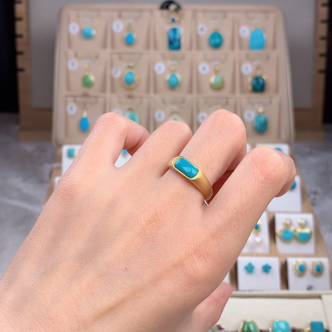 绿松石戒指18K金镶嵌