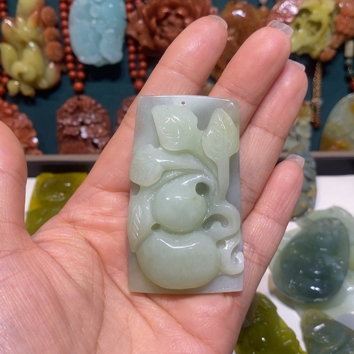 仙***）蛇纹石玉未镶嵌颈饰