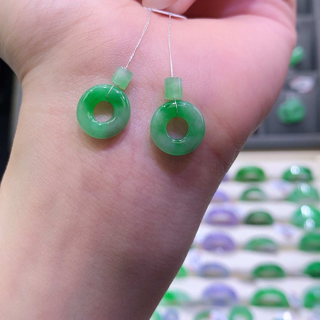 未镶嵌翡翠耳饰翡翠