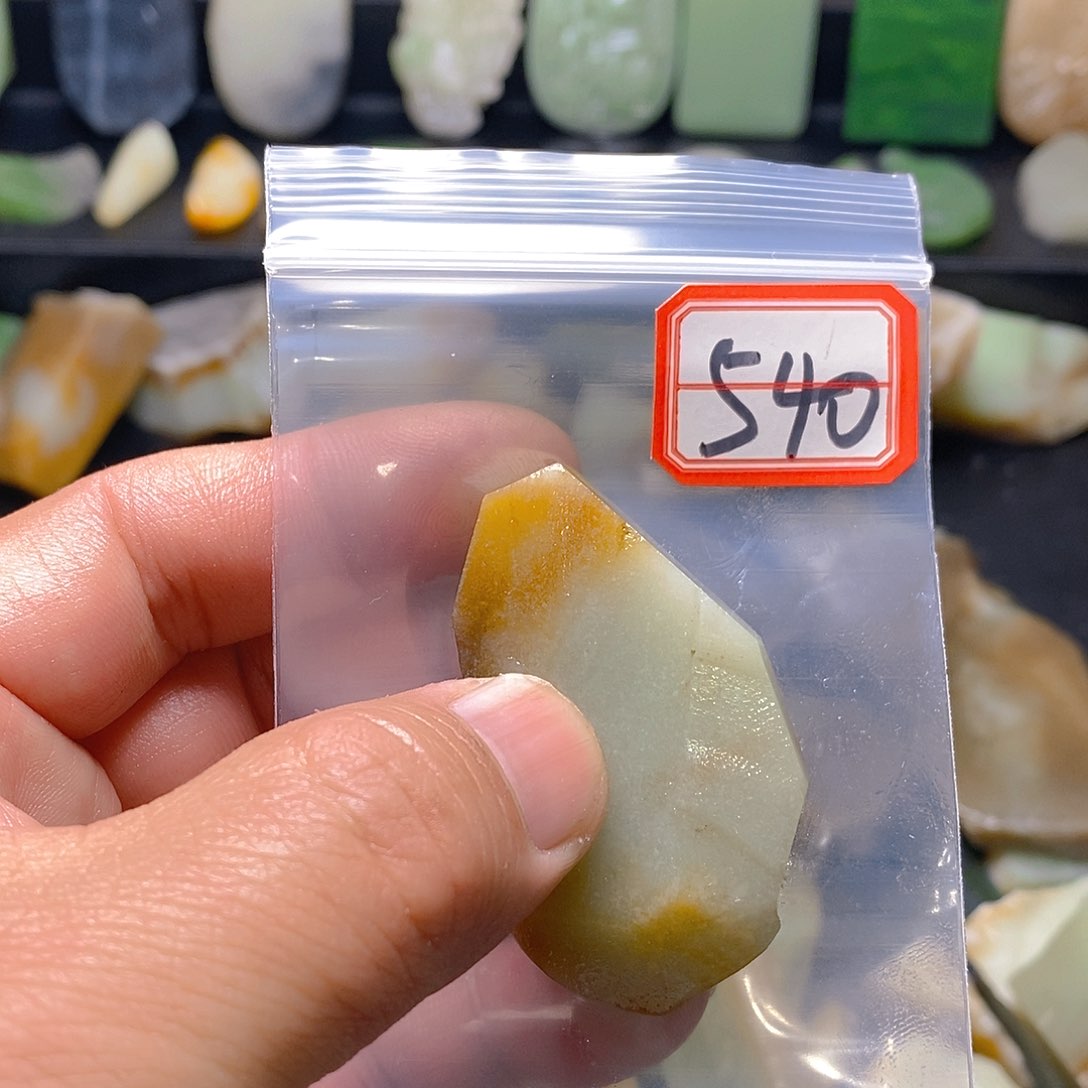 未镶嵌和田玉（糖玉）珠宝半成品用****4