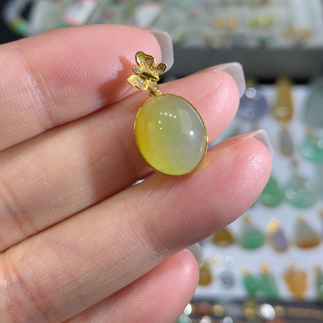 翡翠颈饰18K金镶嵌翡翠吊坠的未镶嵌