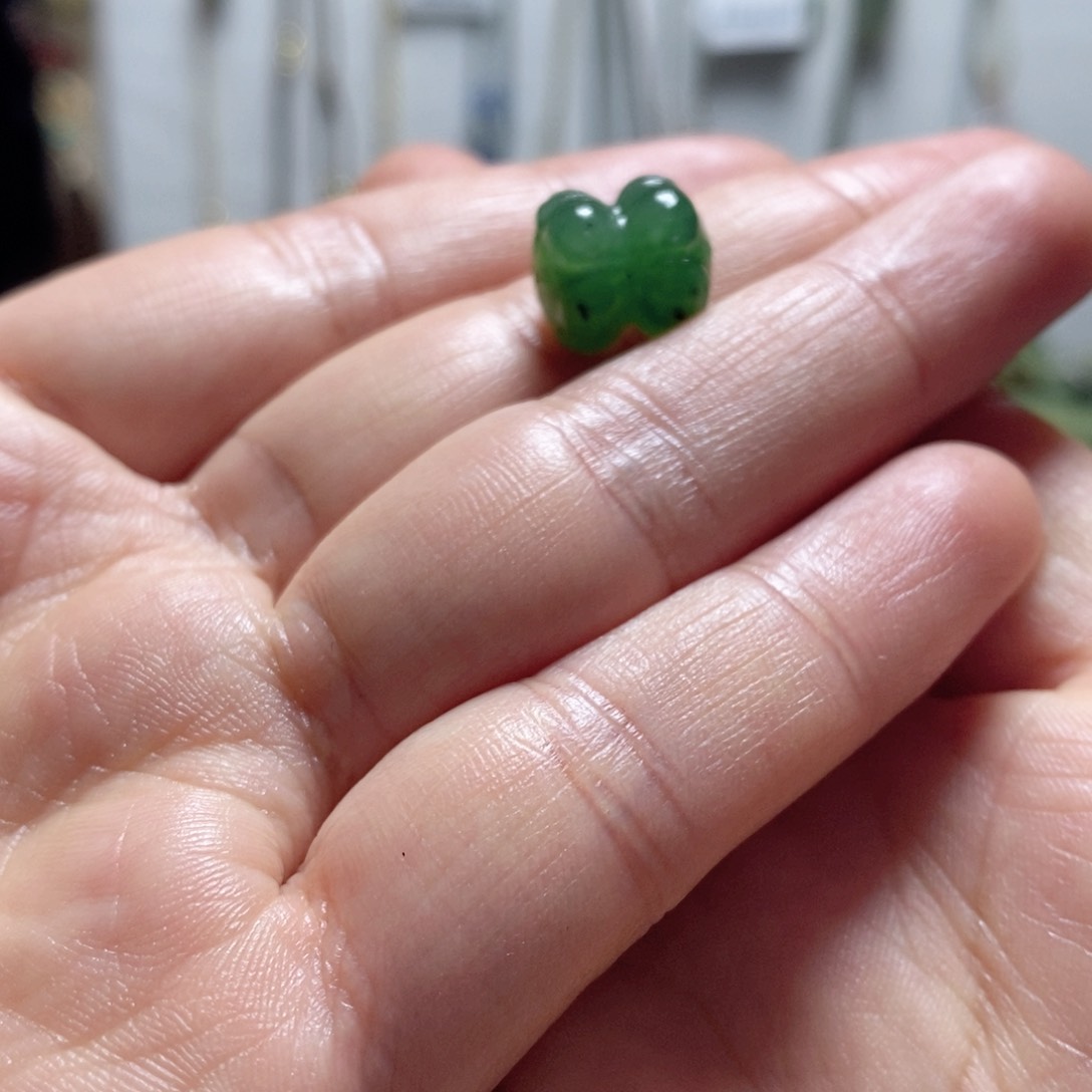 和田玉颈饰未镶嵌碧玉并蒂莲