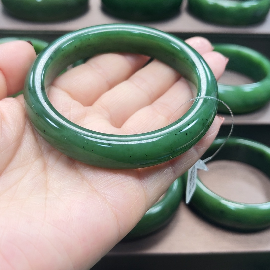 和田玉（碧玉）未镶嵌手镯