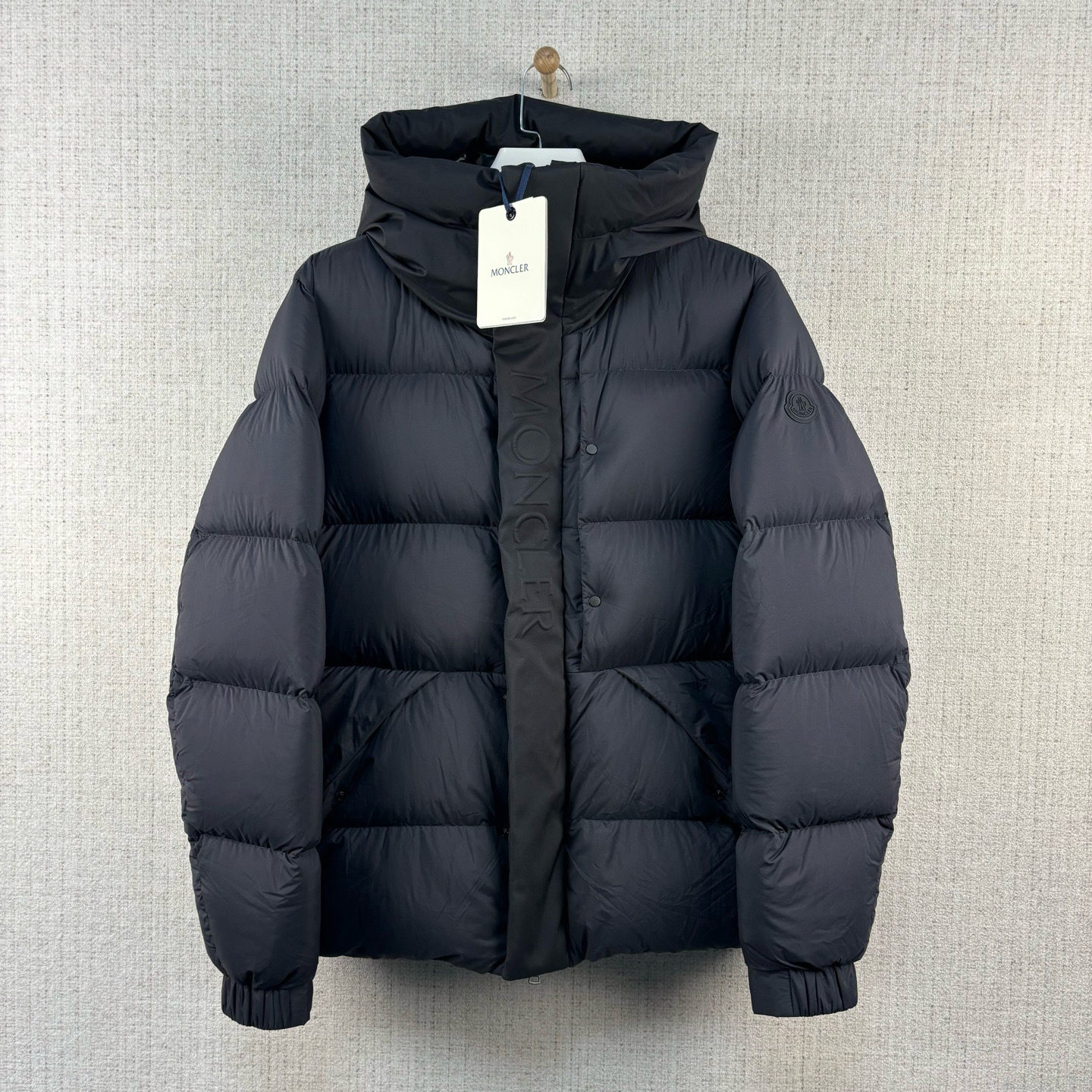 未使用 MONCLER Madeira系列黑武士羽绒服/4码/扣子瑕疵/编号9441