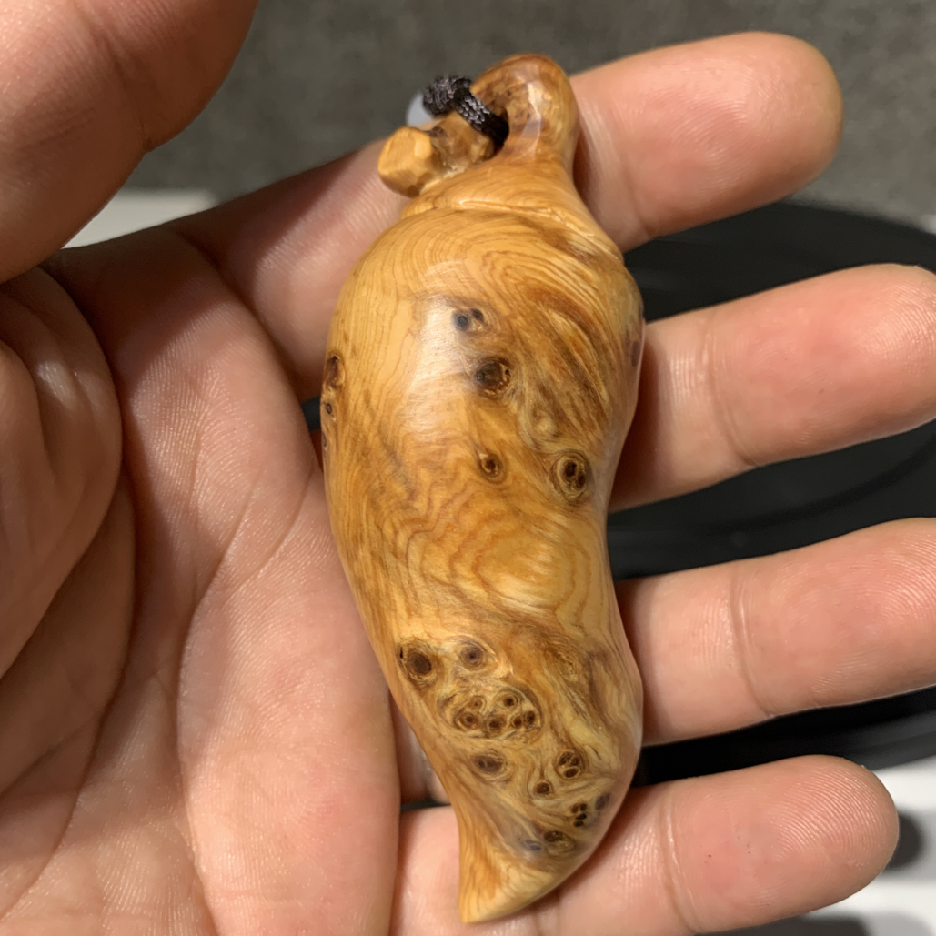 崖柏瘤疤料手工雕刻辣椒红红火火手把件