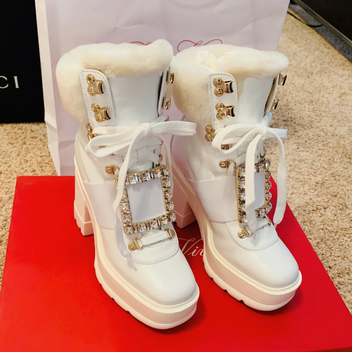 未使用 Roger Vivier/罗杰·维威耶 全新RV方钻白色加绒短靴37.5码