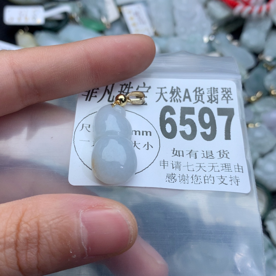 翡翠颈饰未镶嵌6597。