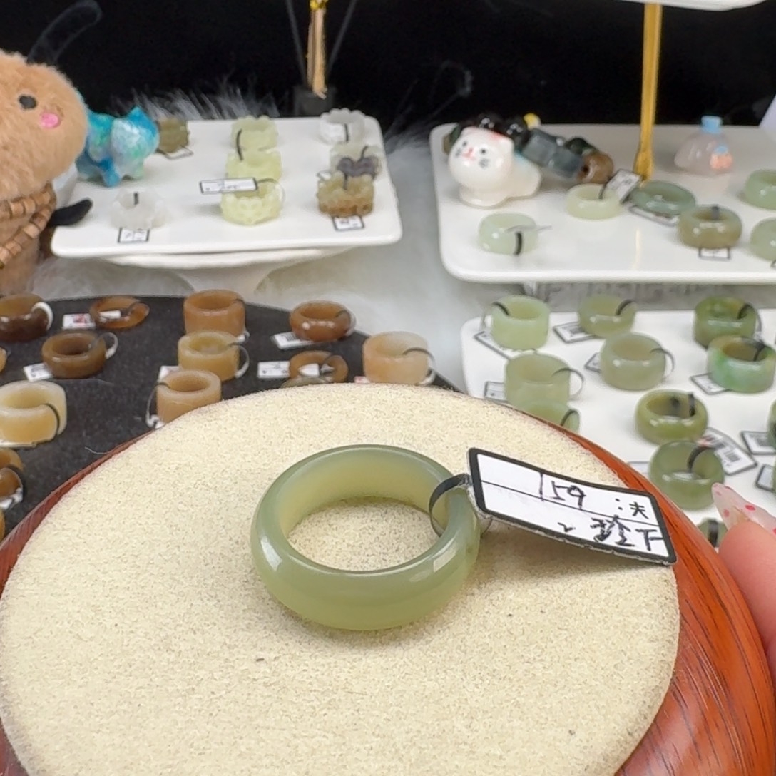 不***'和田玉未镶嵌戒指O40冰绿圆条19.5