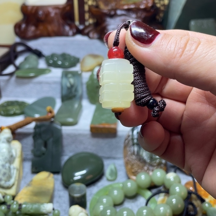 【闪购商品】蛇纹石玉挂件未镶嵌