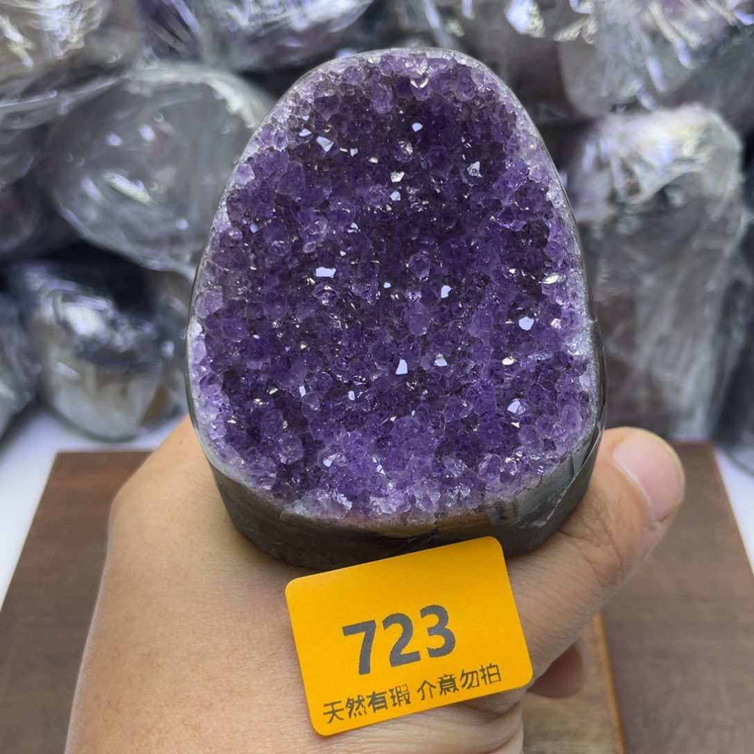 未镶嵌水晶大型摆件（非配饰）