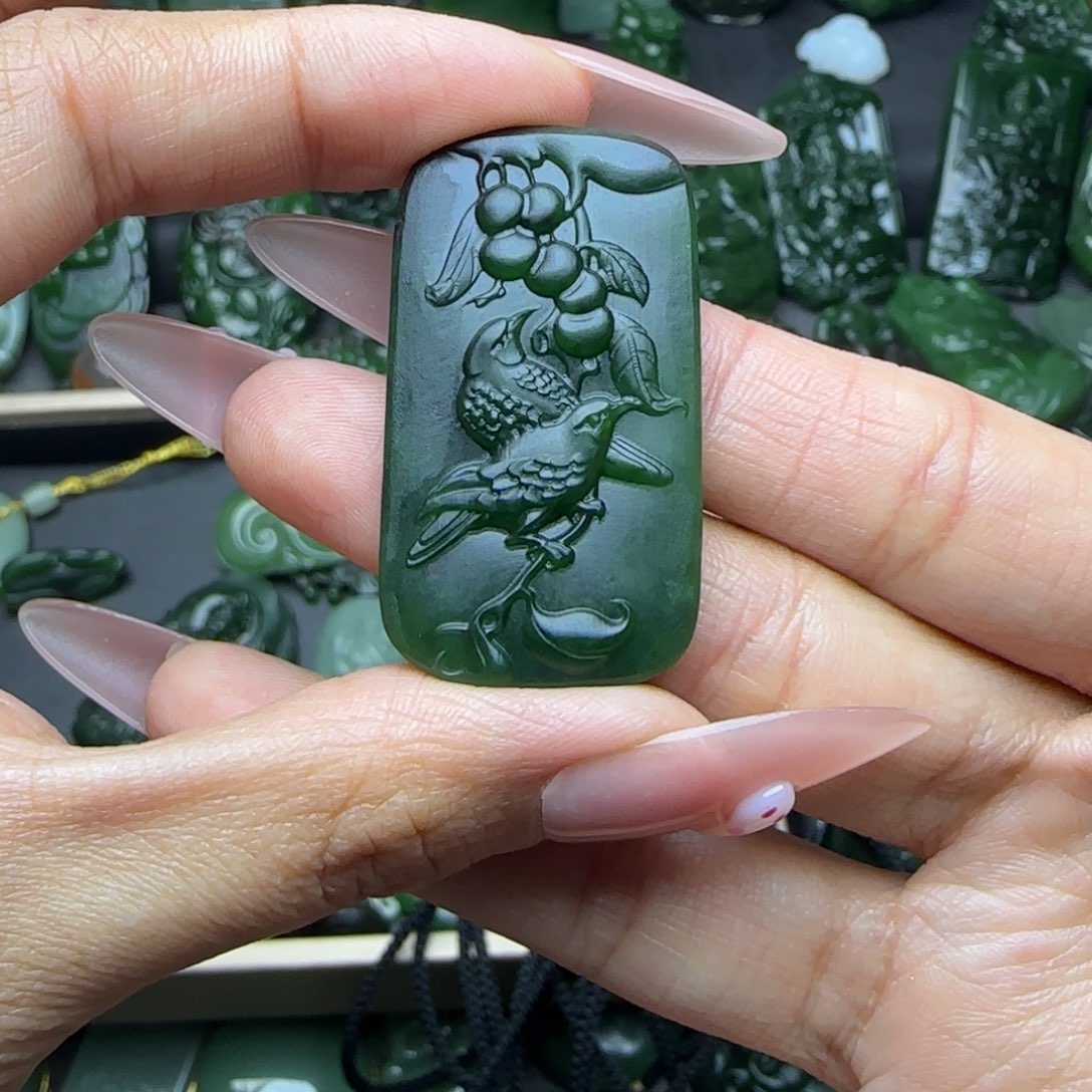 和田玉颈饰未镶嵌晶*姐