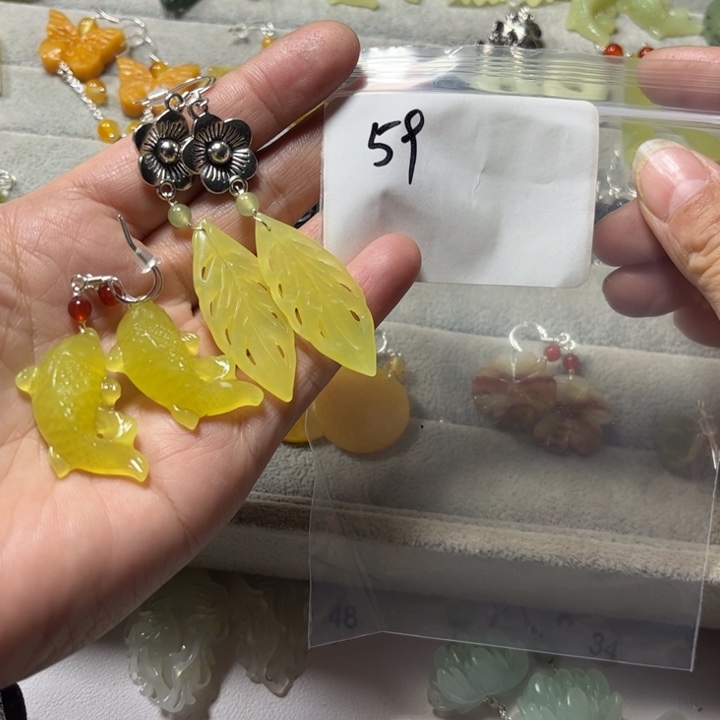 @***庆蛇纹石玉合金吊坠