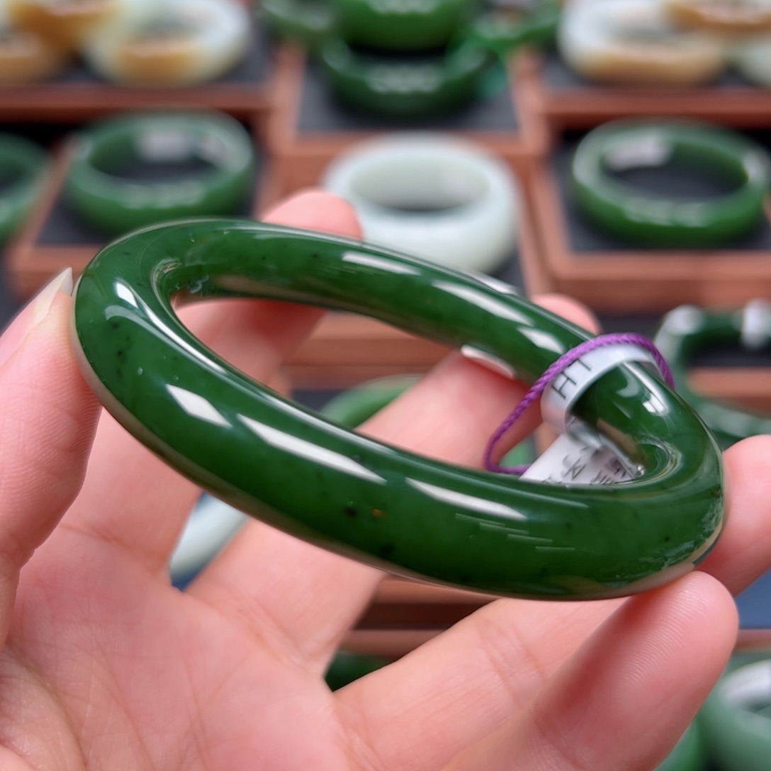 未镶嵌手镯和田玉（碧玉）
