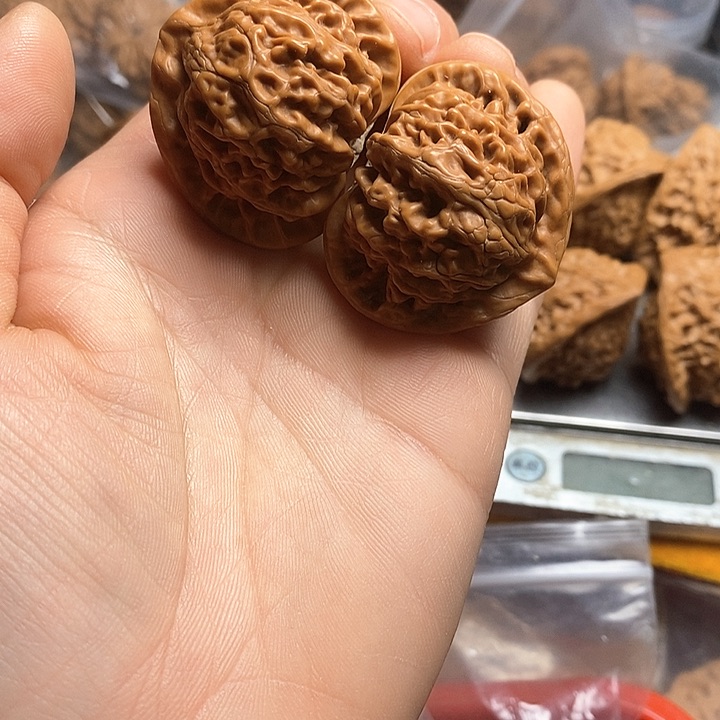 桃核吊坠宫灯狮子头