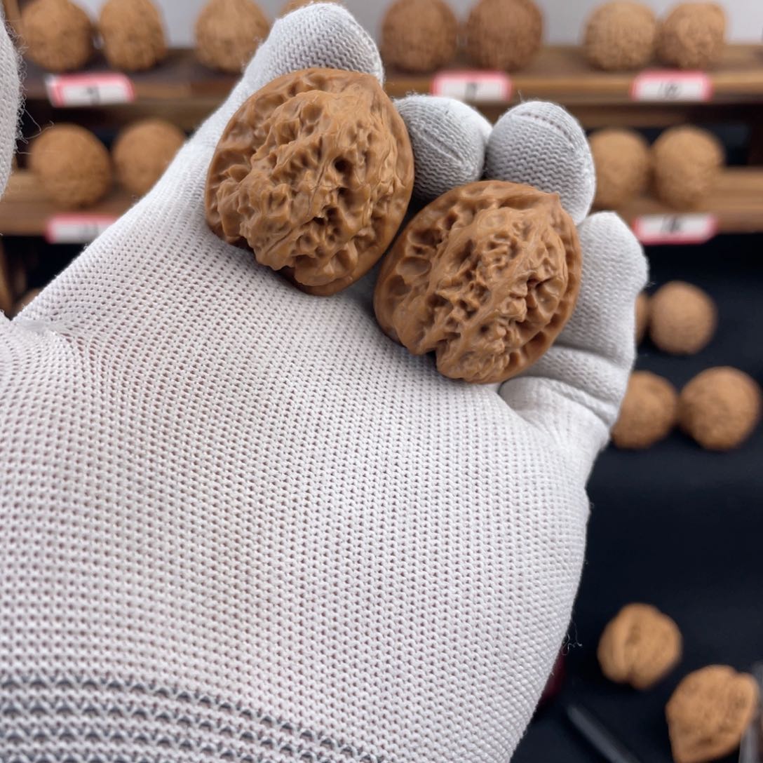 文玩核桃把件31+磐石