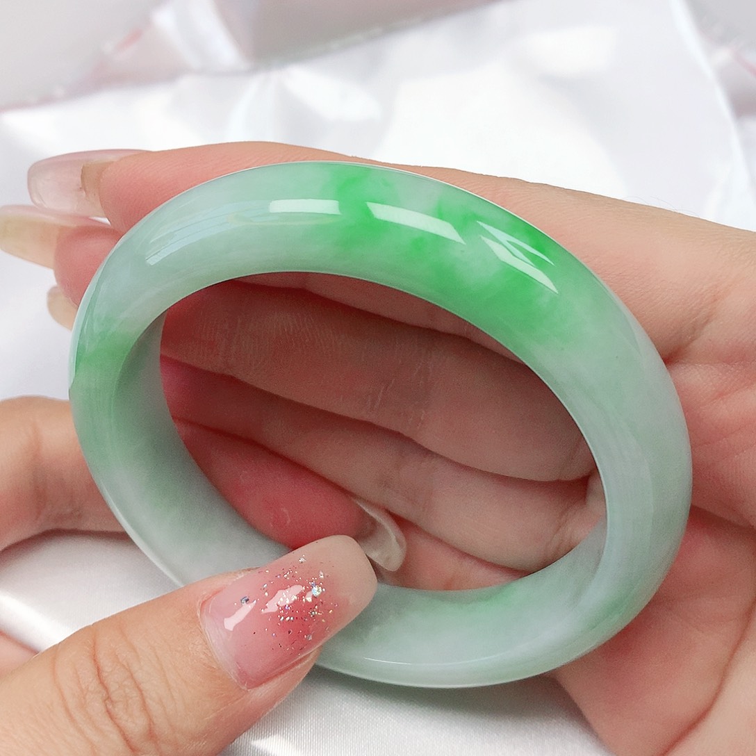 翡翠手镯未镶嵌抖音61