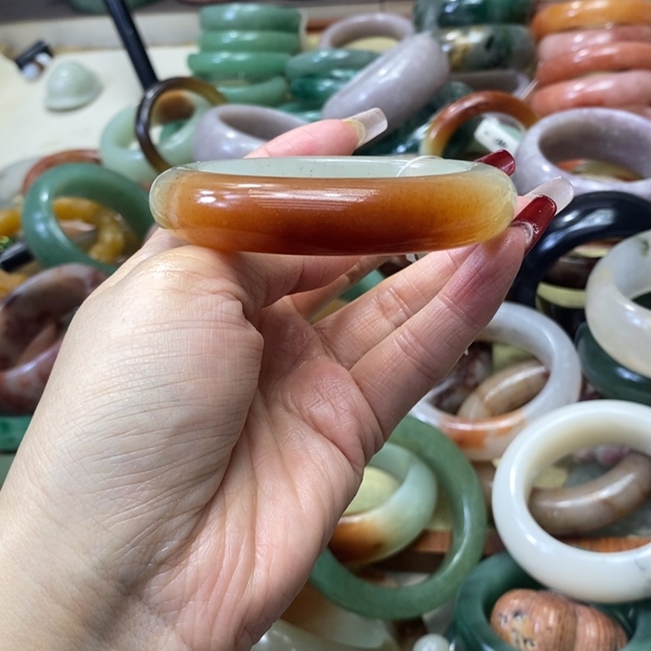 未镶嵌手镯石英质玉（非洲翠）夢****