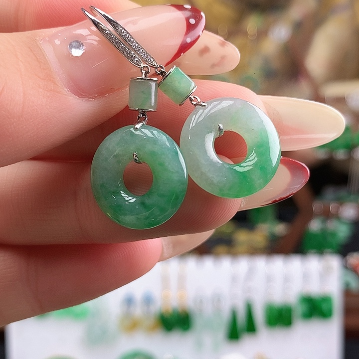 翡翠18K金镶嵌耳饰