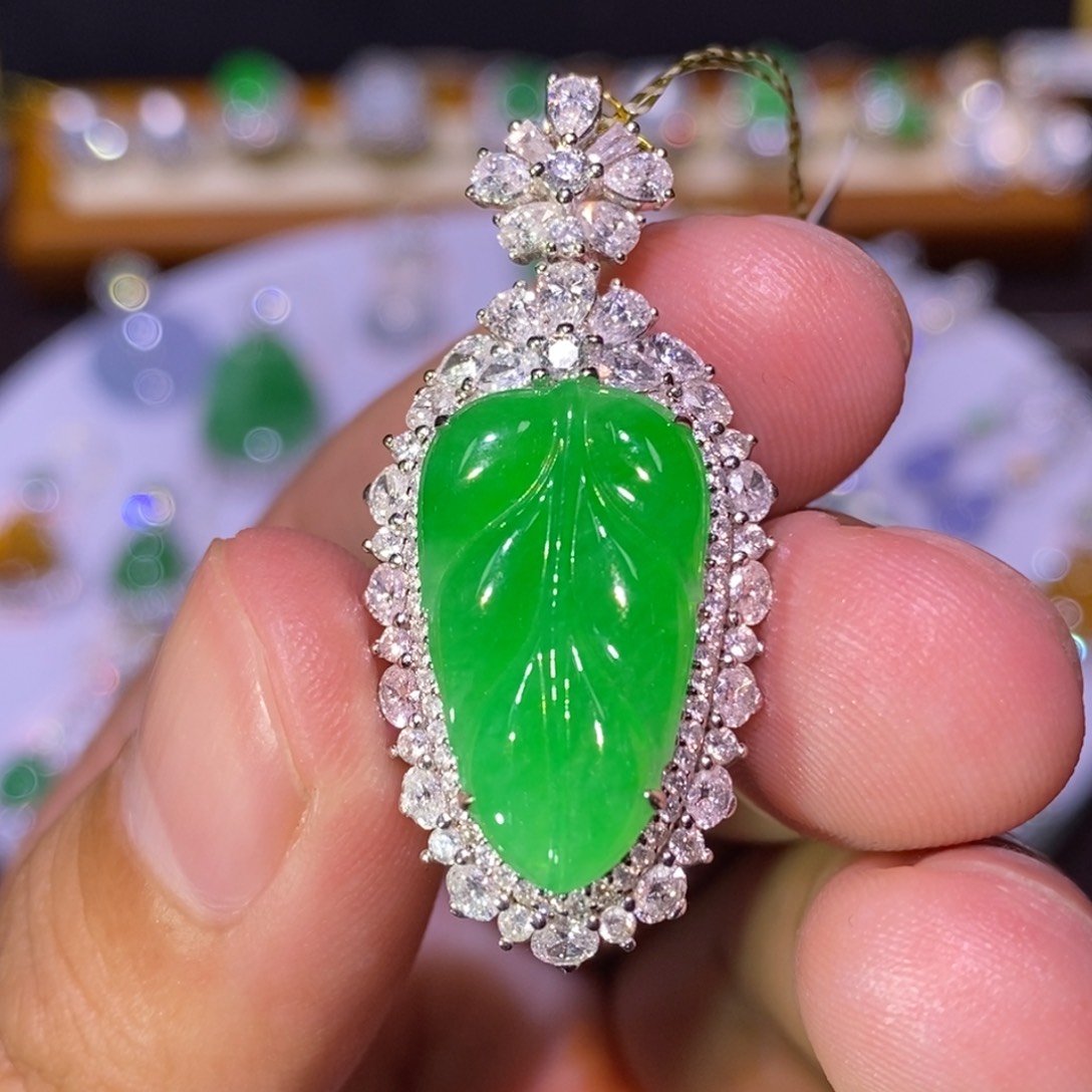 【闪购商品】颈饰18K金镶嵌翡翠