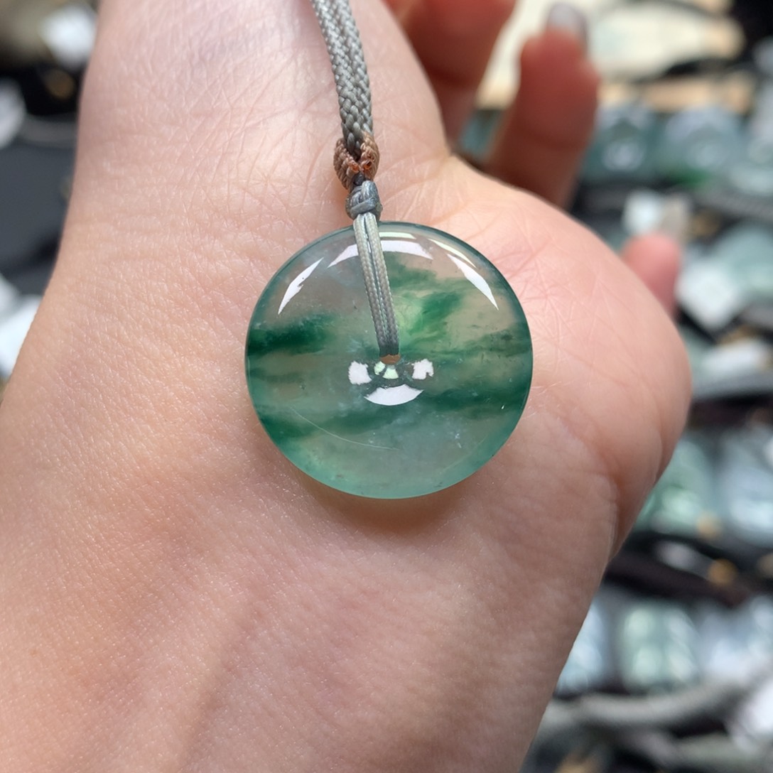 翡翠颈饰未镶嵌扣子