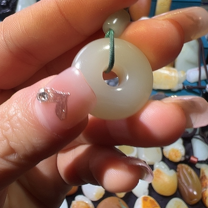 C****和田玉未镶嵌颈饰