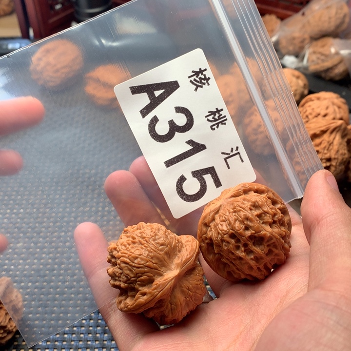 吊坠文玩核桃血麒麟