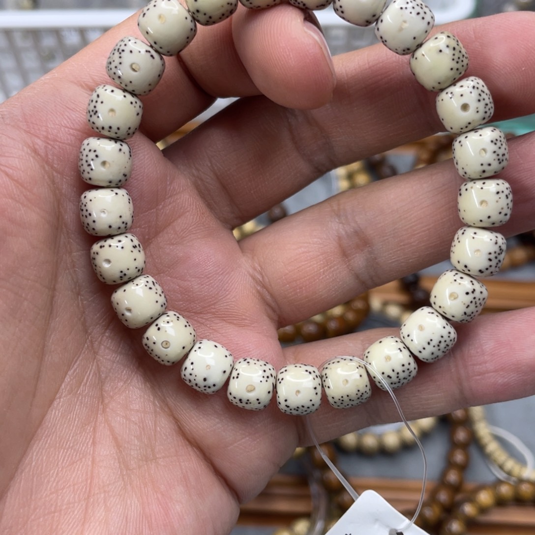 手串星月菩提9*8原生态石玉料骨瓷白正月大留白