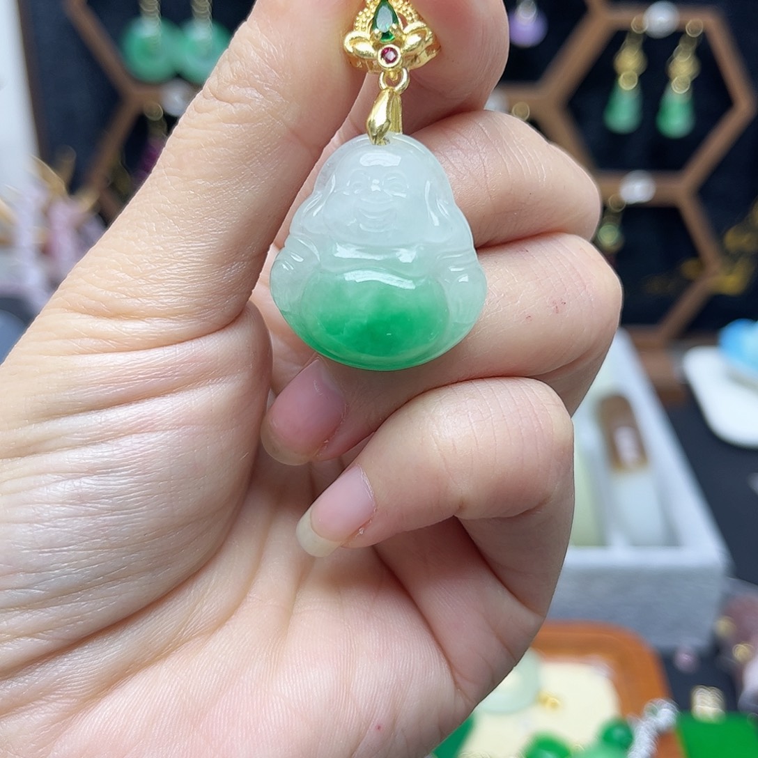 翡翠未镶嵌耳饰嗯