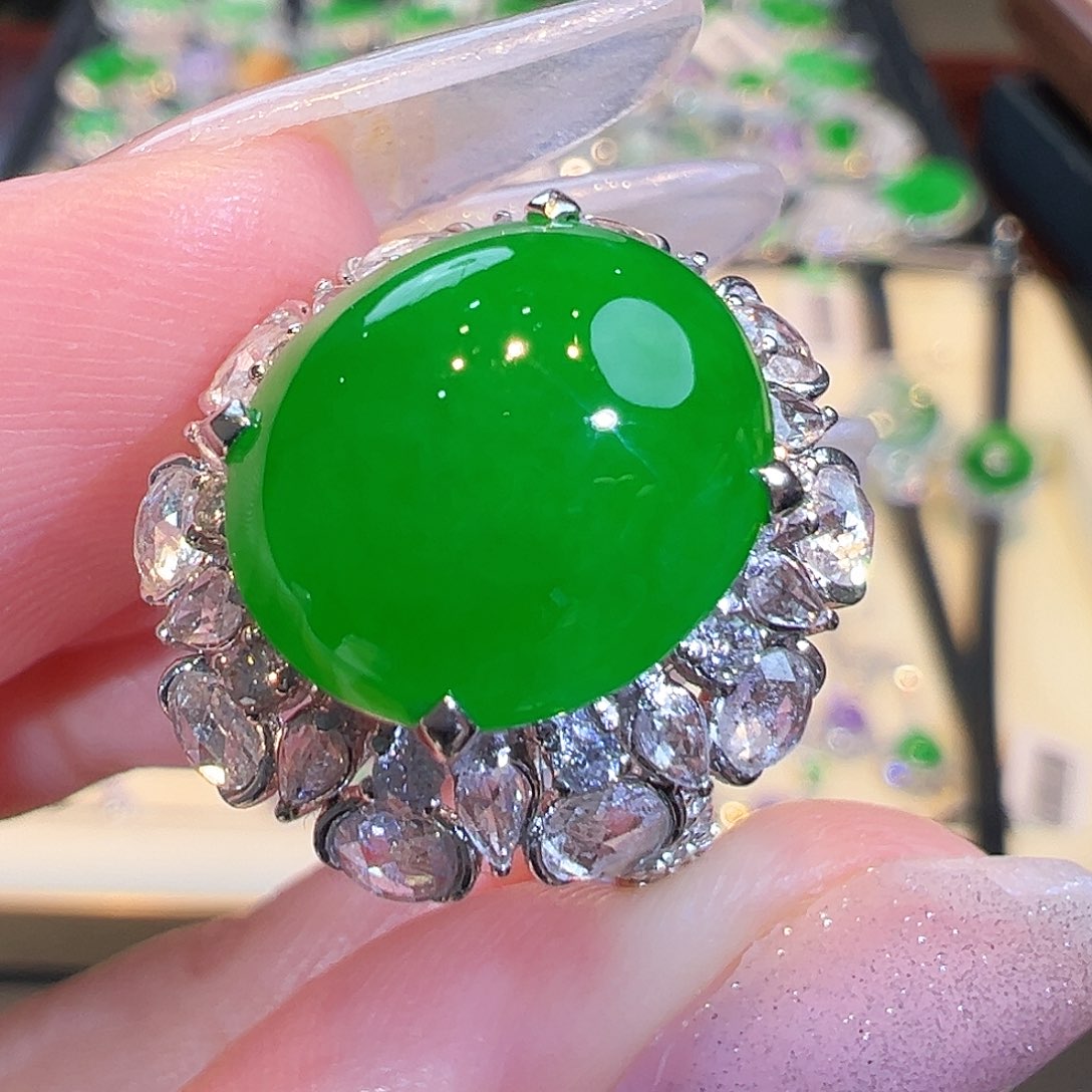 翡翠戒指18K金镶嵌翡翠