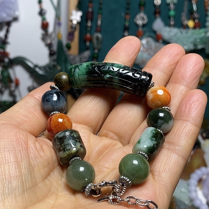 翡翠未镶嵌吊坠(赠链)