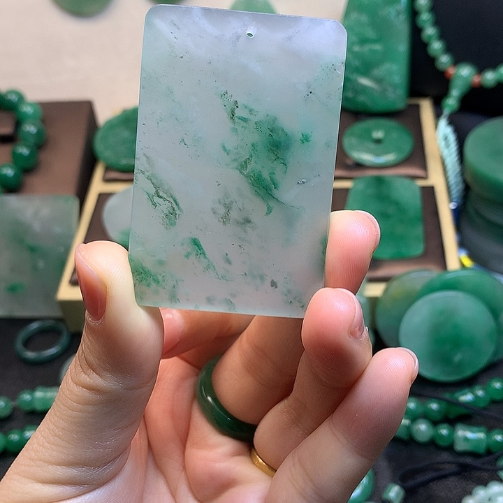 未镶嵌石英岩玉珠宝半成品