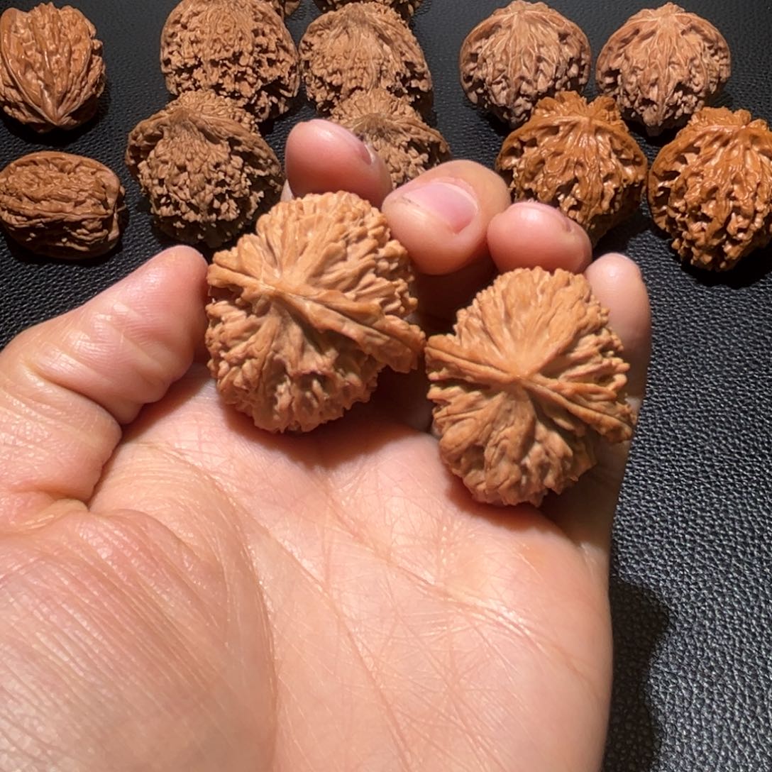 文玩核桃把件皇冠32