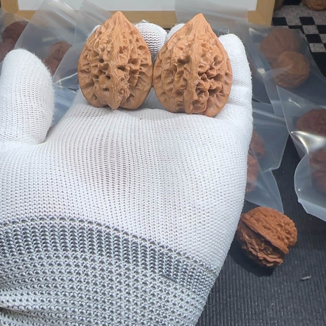 【闪购商品】文玩核桃把件子午鸡心
