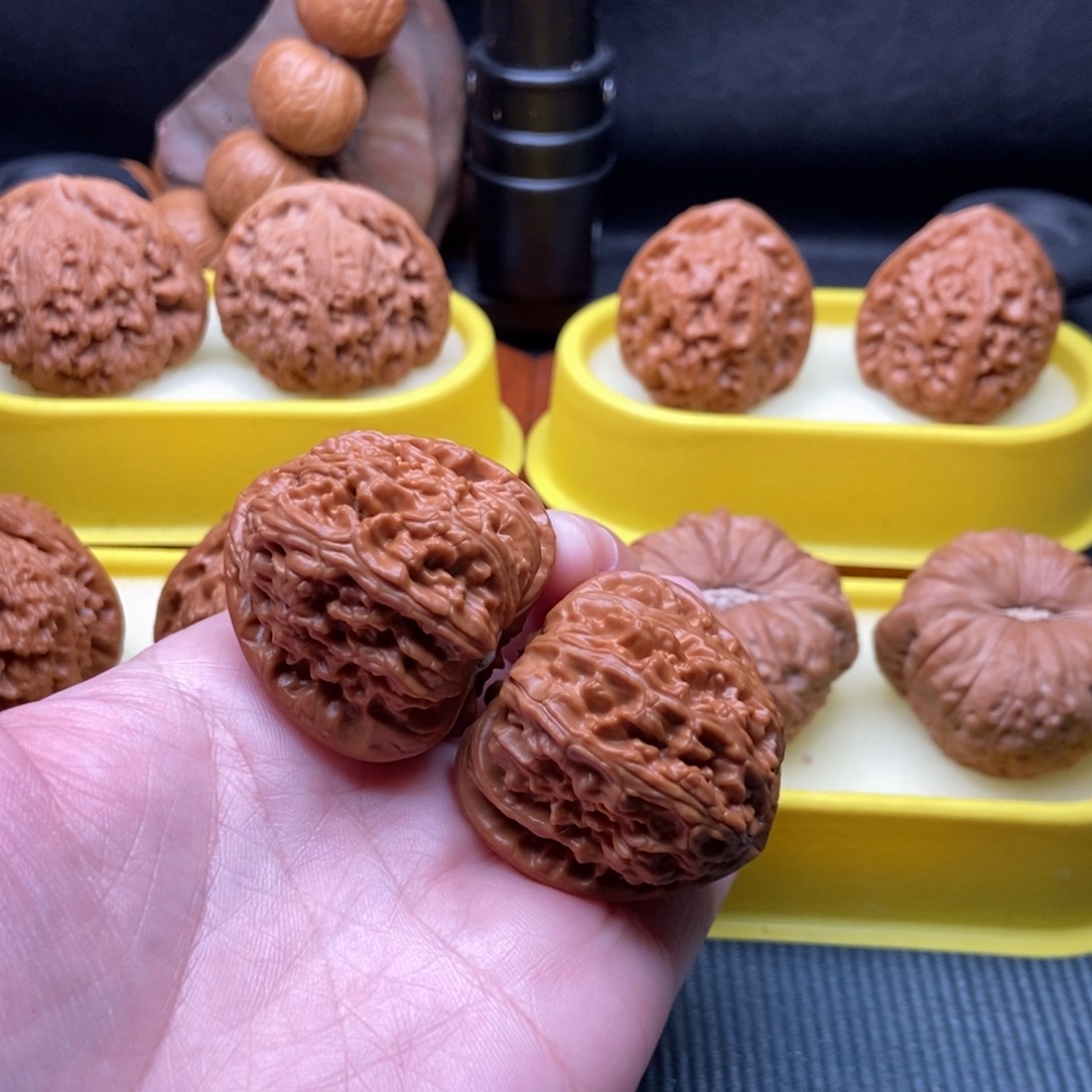 文玩核桃吊坠于*宝三角白