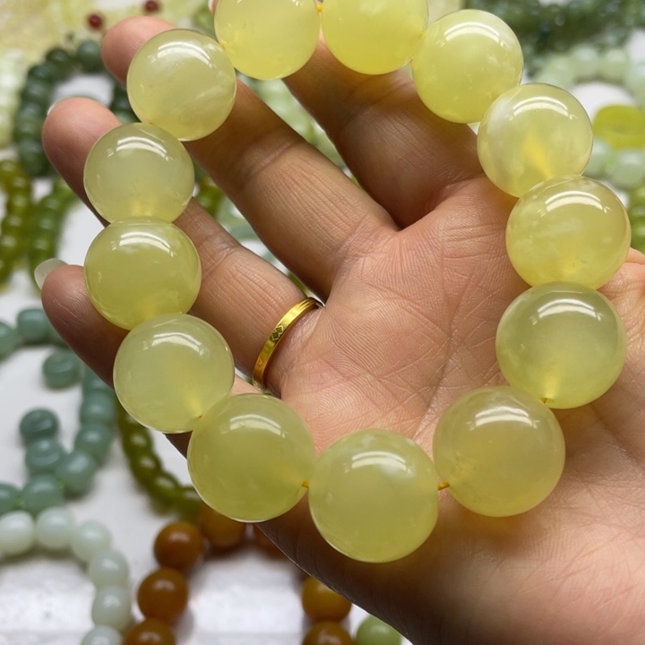 蛇纹石玉手串未镶嵌