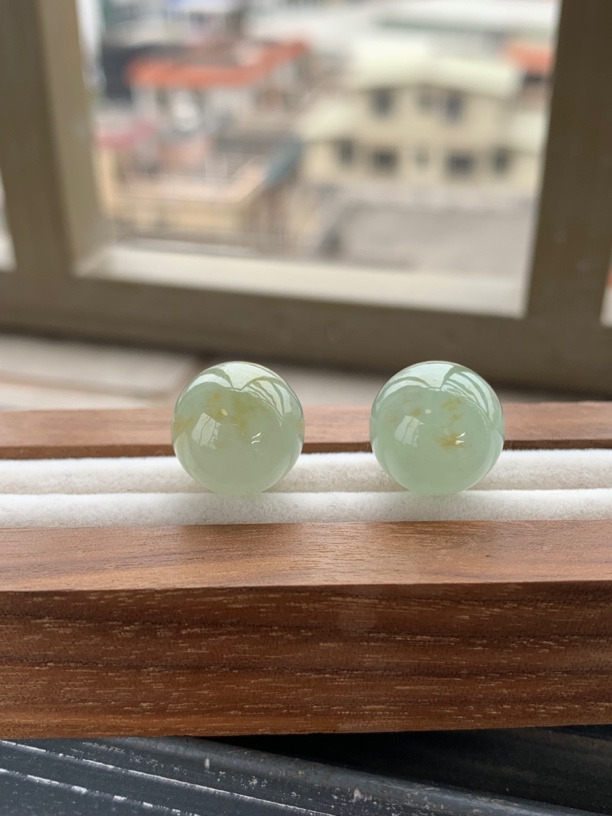 天然缅甸翡翠-冰晴底桂花糕圆珠一对13.4mm